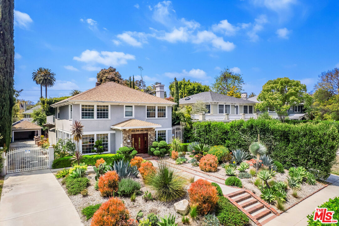 257 S Van Ness Ave