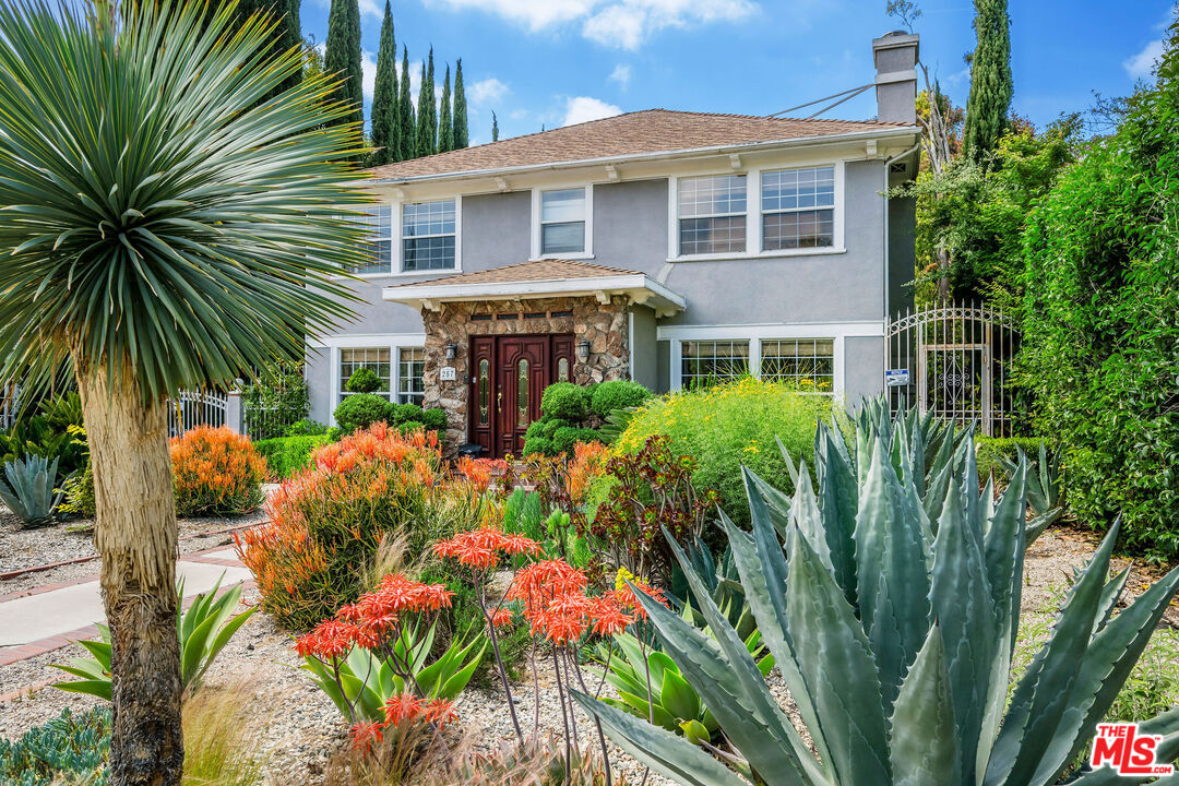 257 S Van Ness Ave