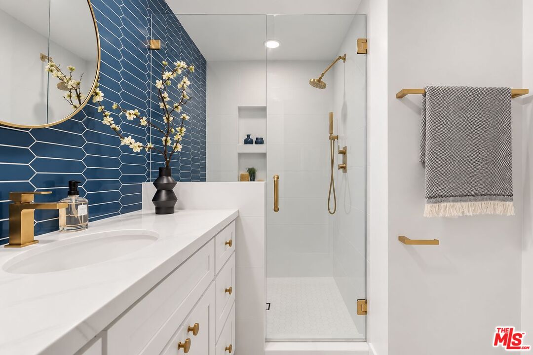 531 N Rossmore Ave Unit: A