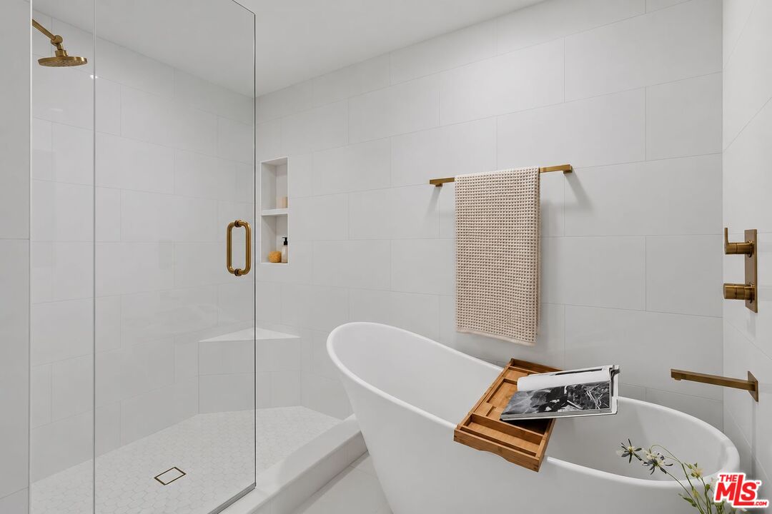 531 N Rossmore Ave Unit: A