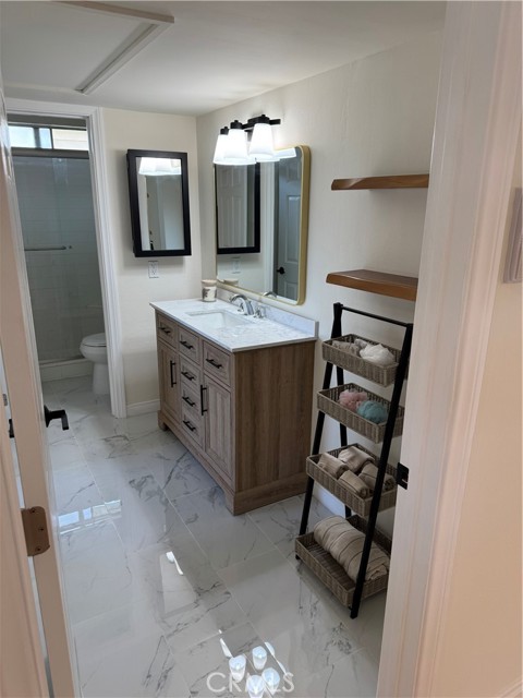 532 N Rossmore AVE Unit: 411