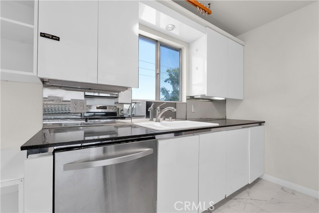 532 N Rossmore AVE Unit: 411