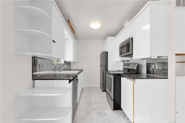 532 N Rossmore AVE Unit: 411