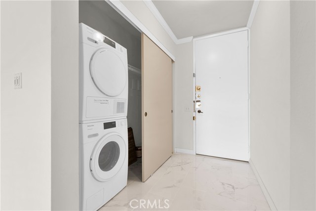 532 N Rossmore AVE Unit: 411