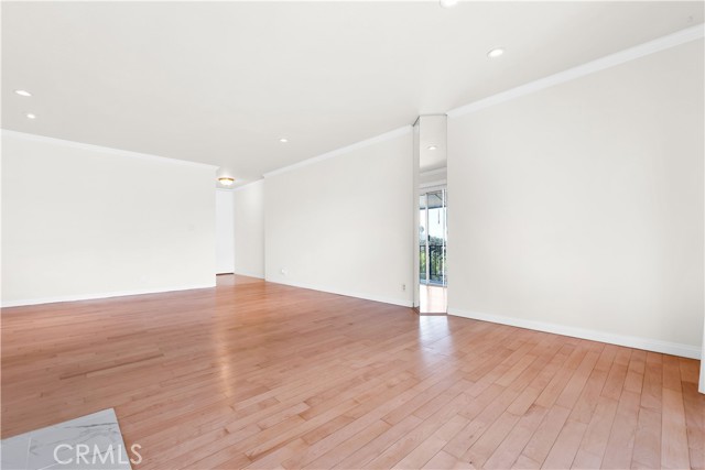 532 N Rossmore AVE Unit: 411