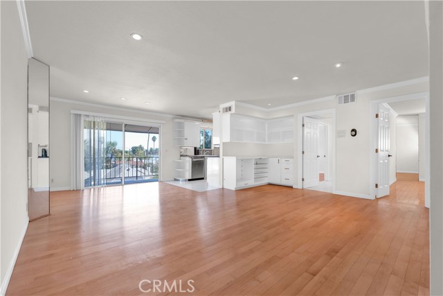 532 N Rossmore AVE Unit: 411