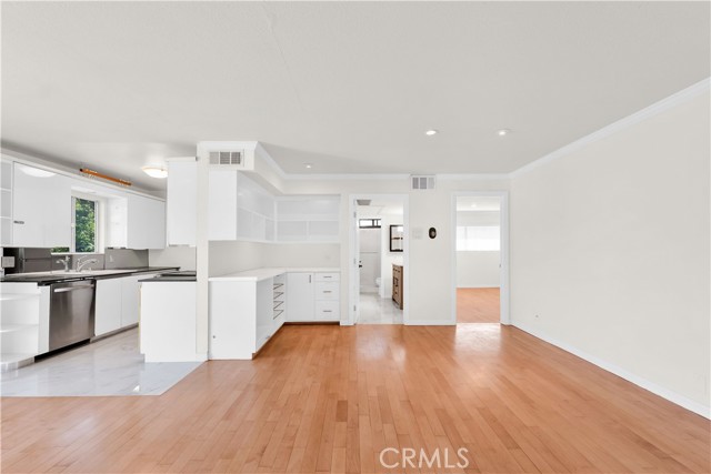 532 N Rossmore AVE Unit: 411