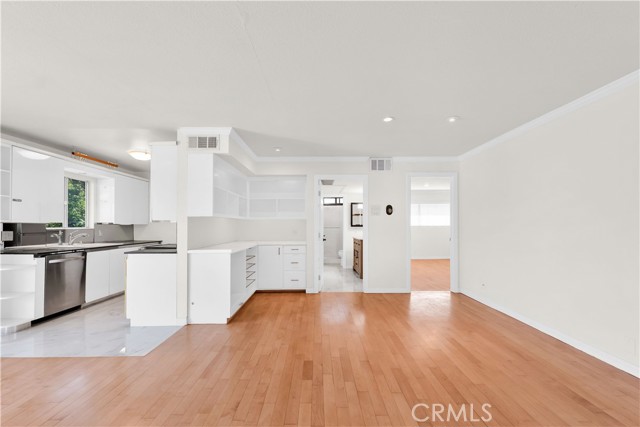 532 N Rossmore AVE Unit: 411