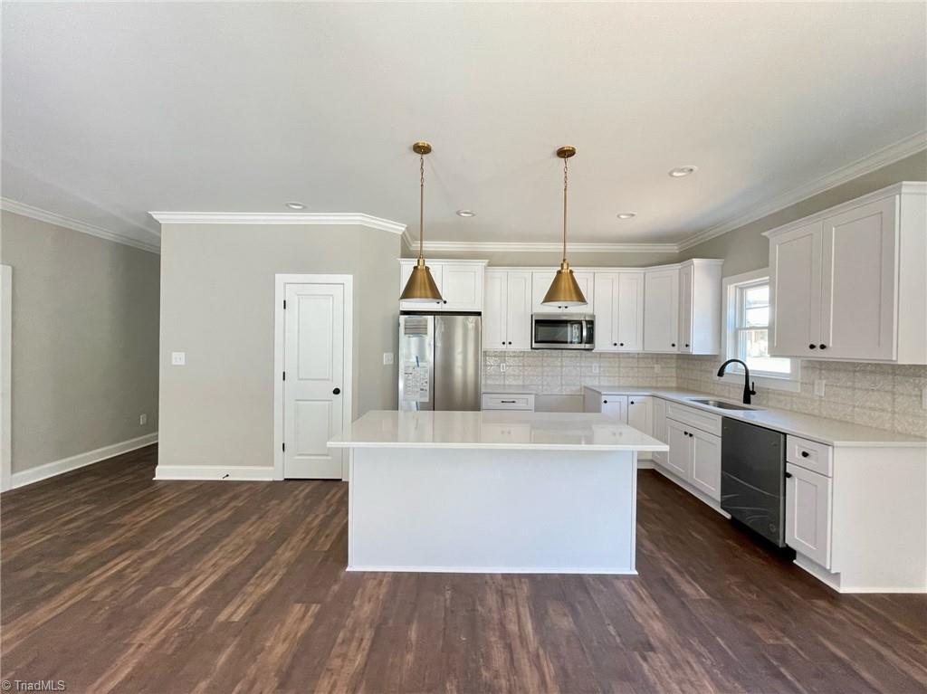 5914 Crossview Drive