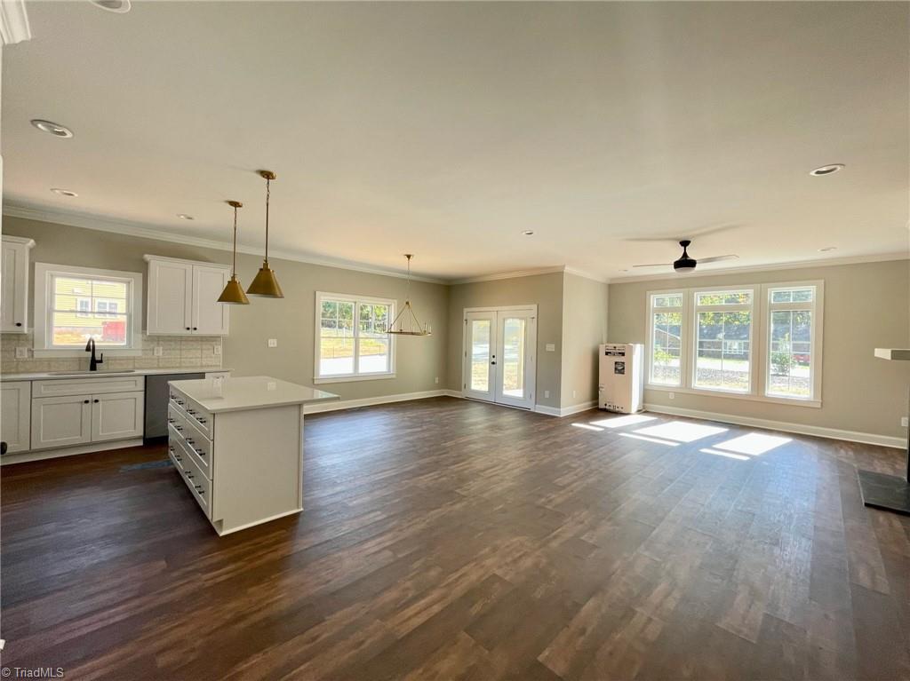 5914 Crossview Drive