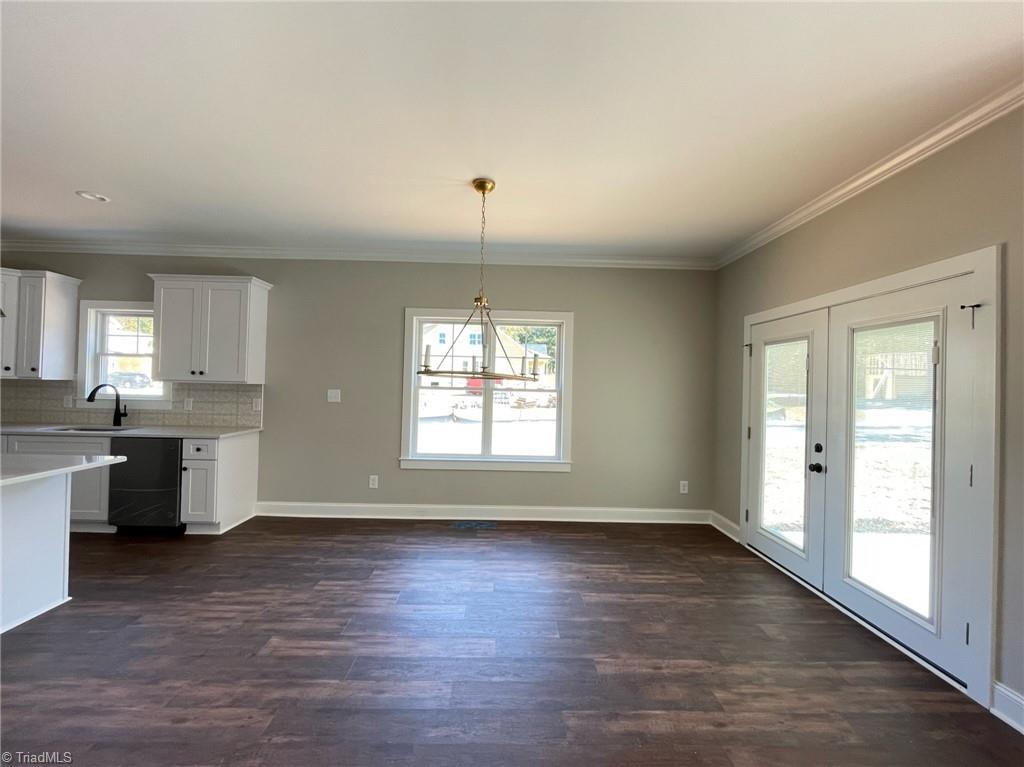 5914 Crossview Drive