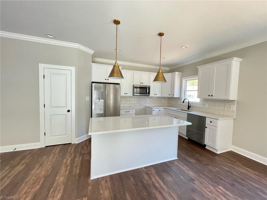 5914 Crossview Drive