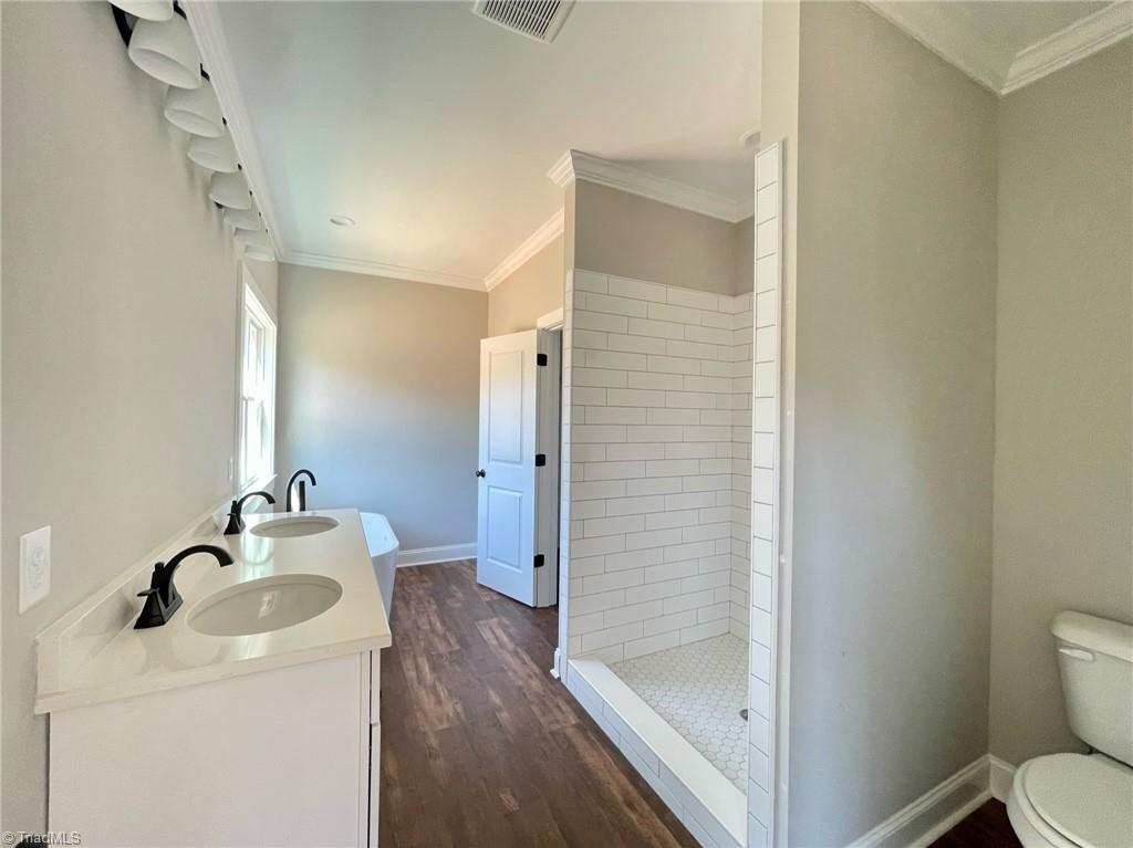 5914 Crossview Drive