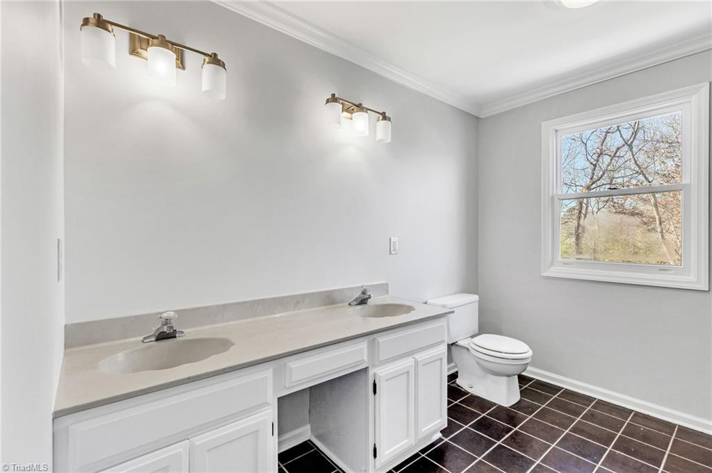 1279 Westminster Drive