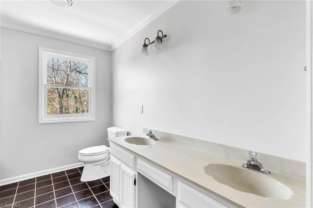 1279 Westminster Drive