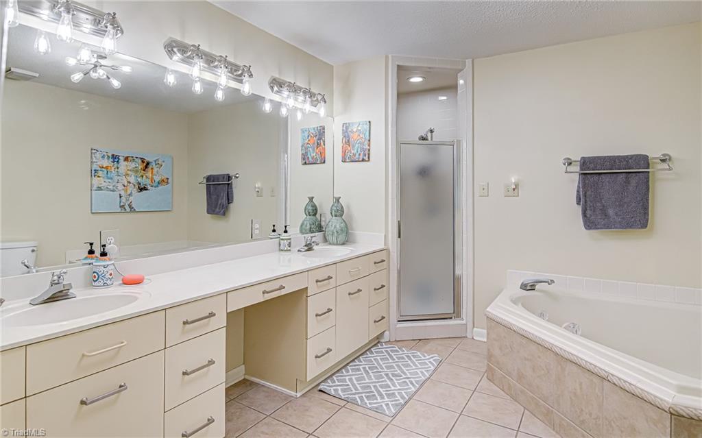 1701 Chestnut Glen Way