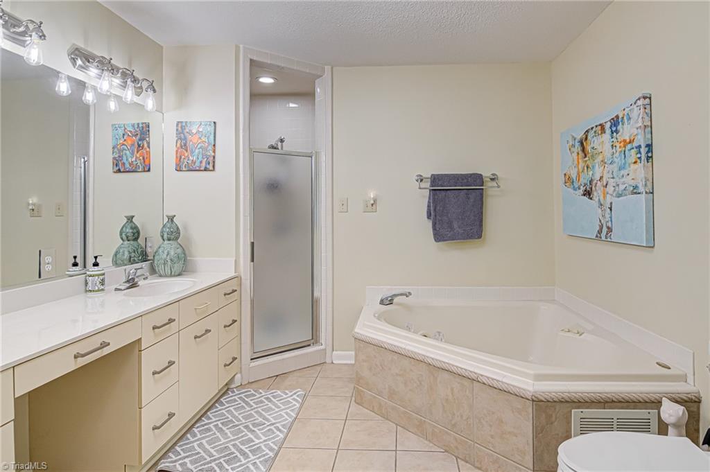 1701 Chestnut Glen Way