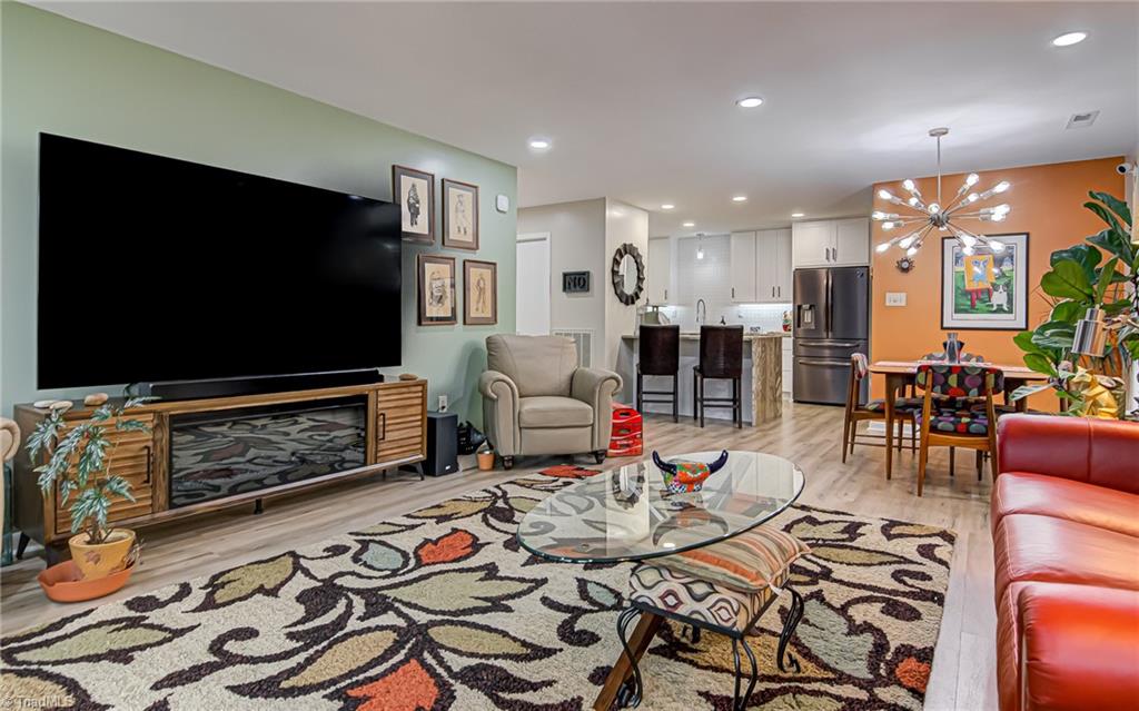 1701 Chestnut Glen Way