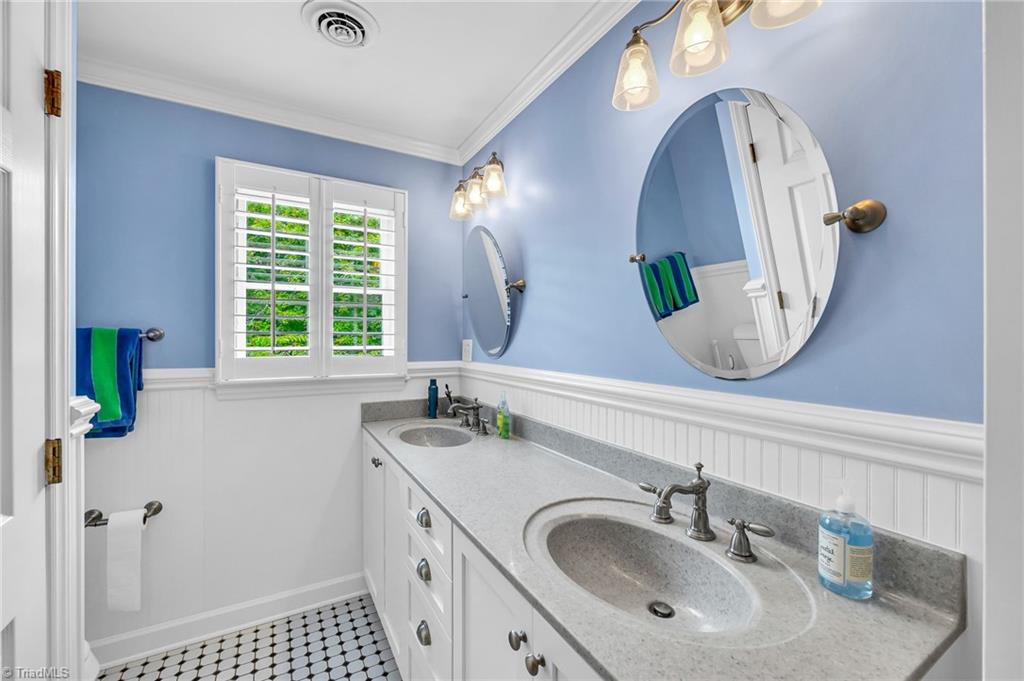 1325 Heathcliff Road