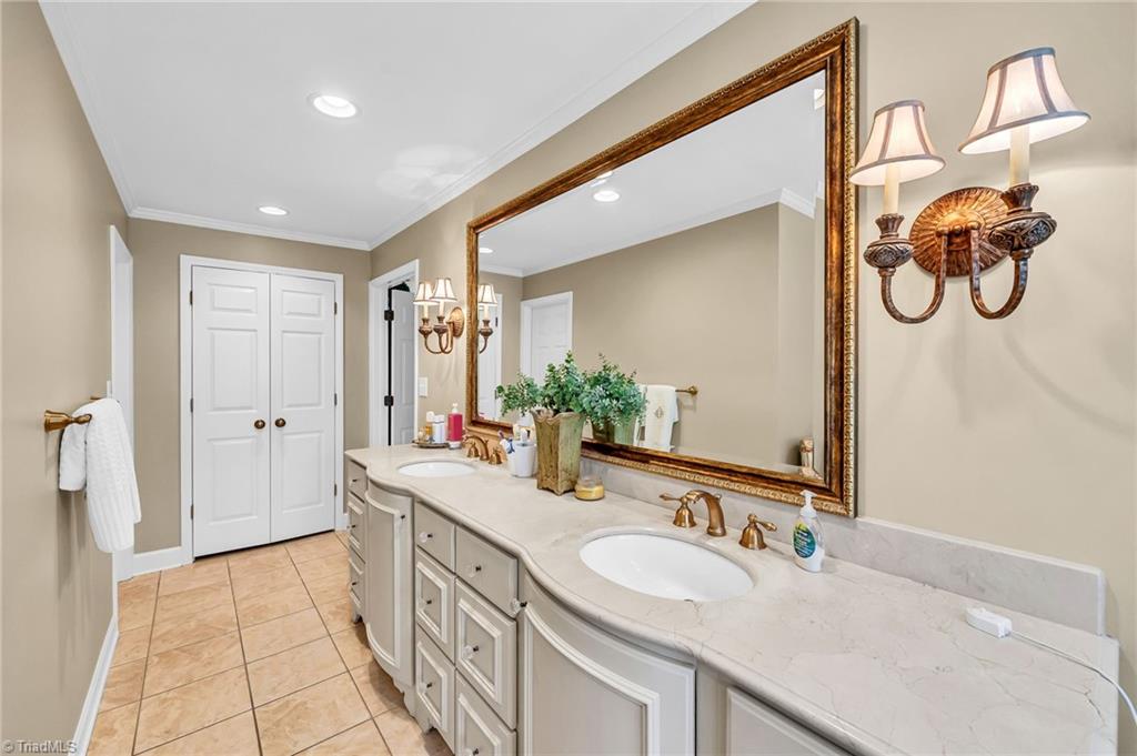 1325 Heathcliff Road