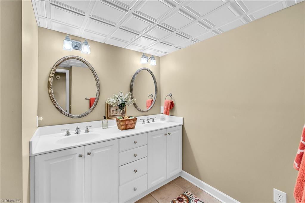 1325 Heathcliff Road