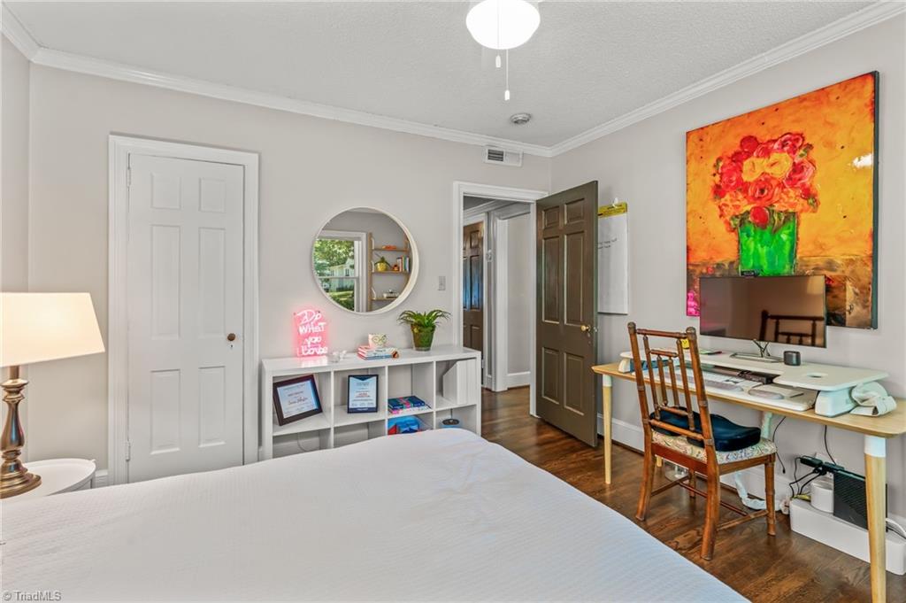 808 W Westwood Avenue