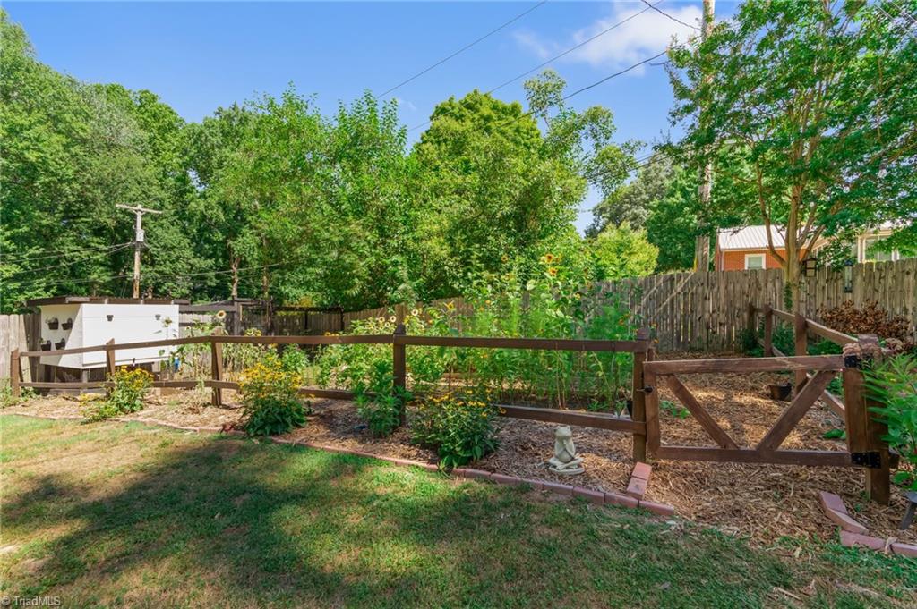 808 W Westwood Avenue