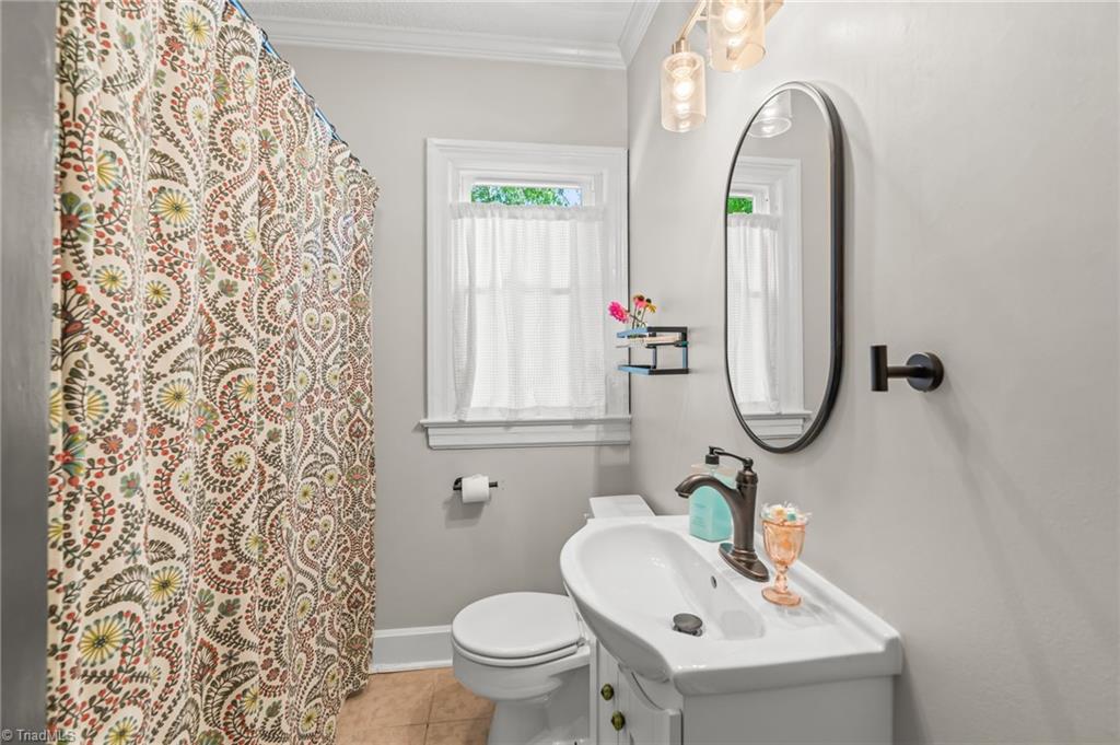 808 W Westwood Avenue