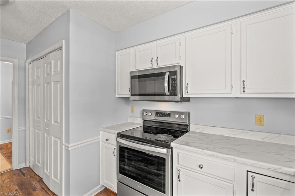 4323 Garden Club Street