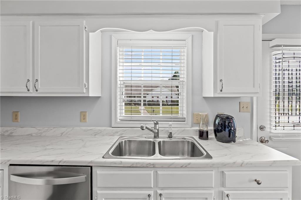 4323 Garden Club Street