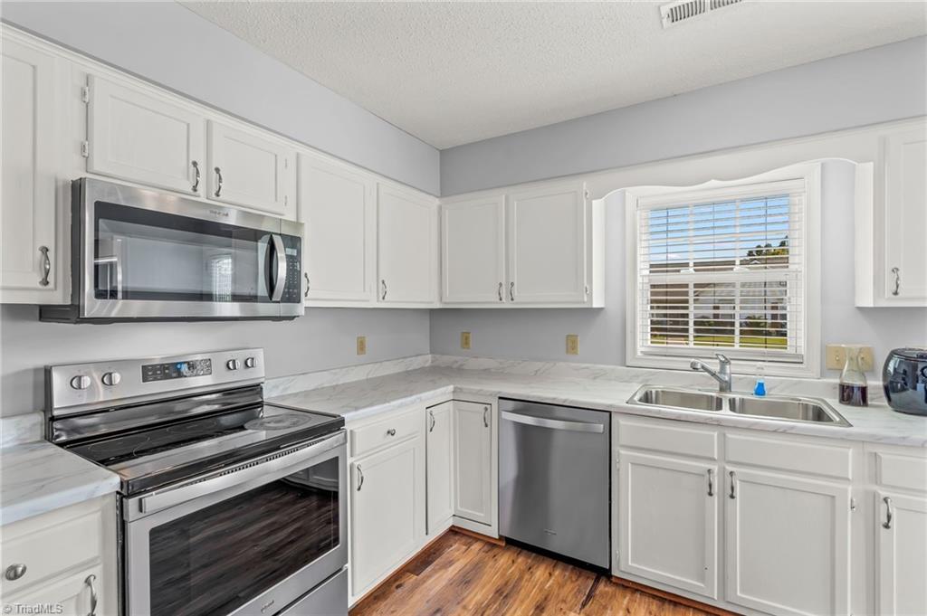 4323 Garden Club Street