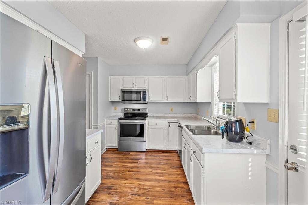 4323 Garden Club Street