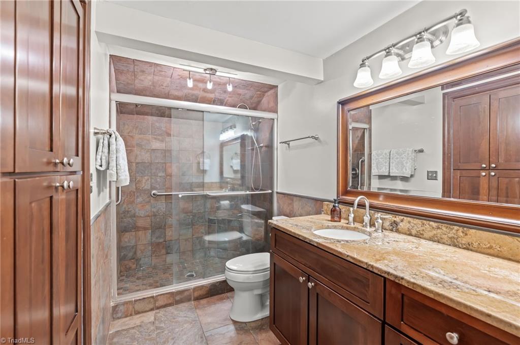 128 Lamplighter Circle, Winston-Salem