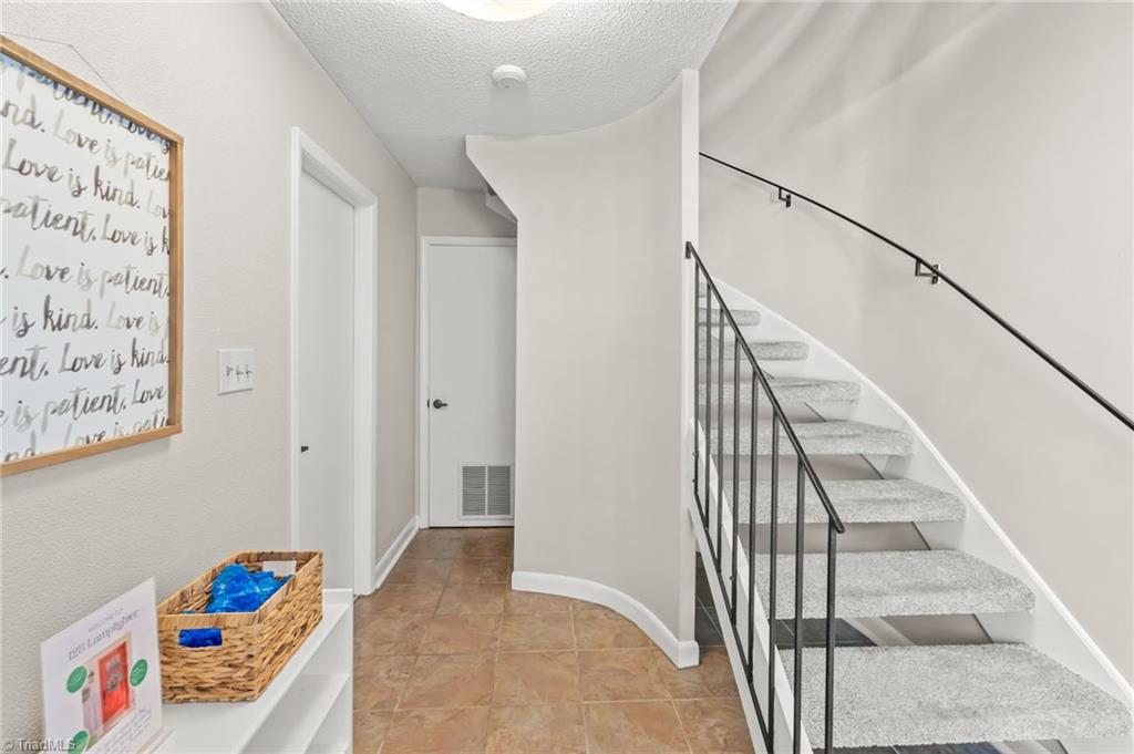 128 Lamplighter Circle, Winston-Salem