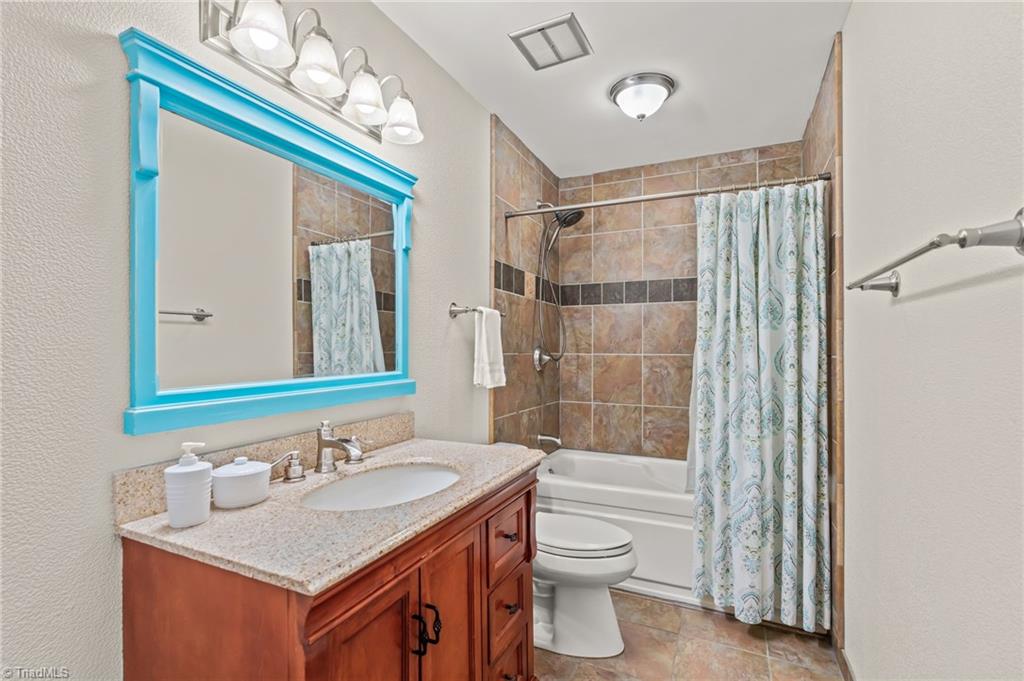 128 Lamplighter Circle, Winston-Salem