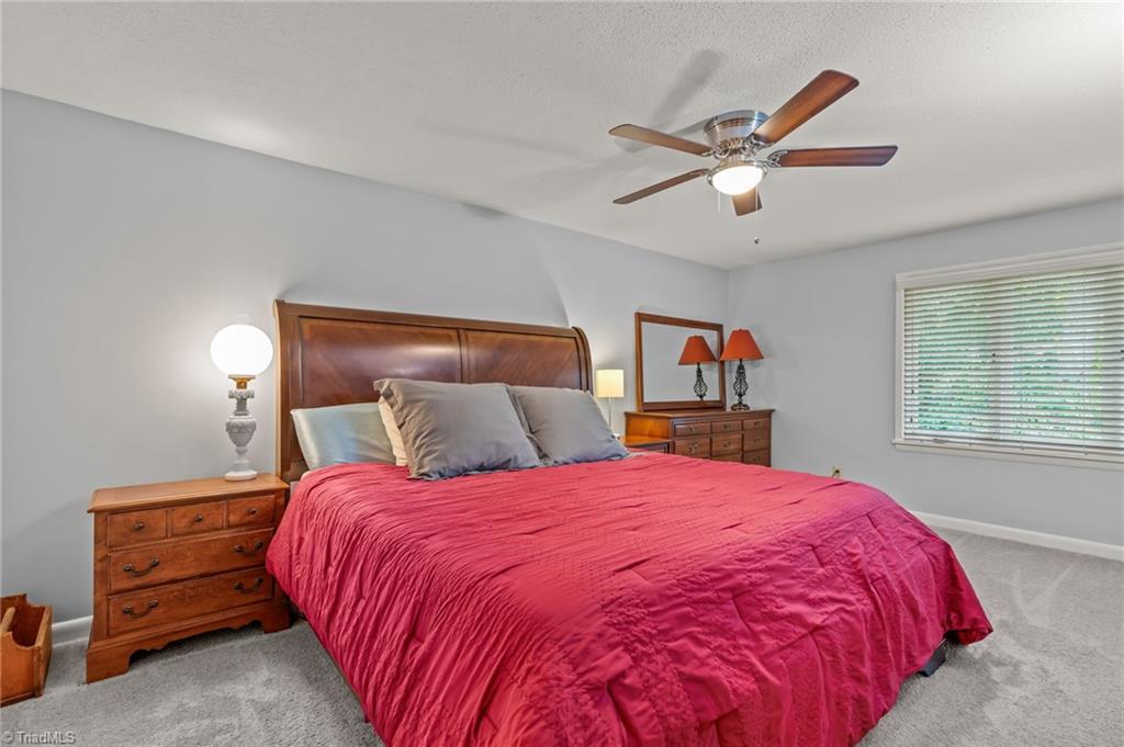 128 Lamplighter Circle, Winston-Salem