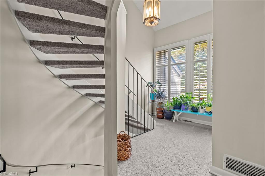 128 Lamplighter Circle, Winston-Salem