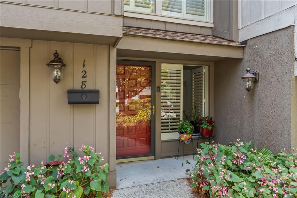 128 Lamplighter Circle, Winston-Salem