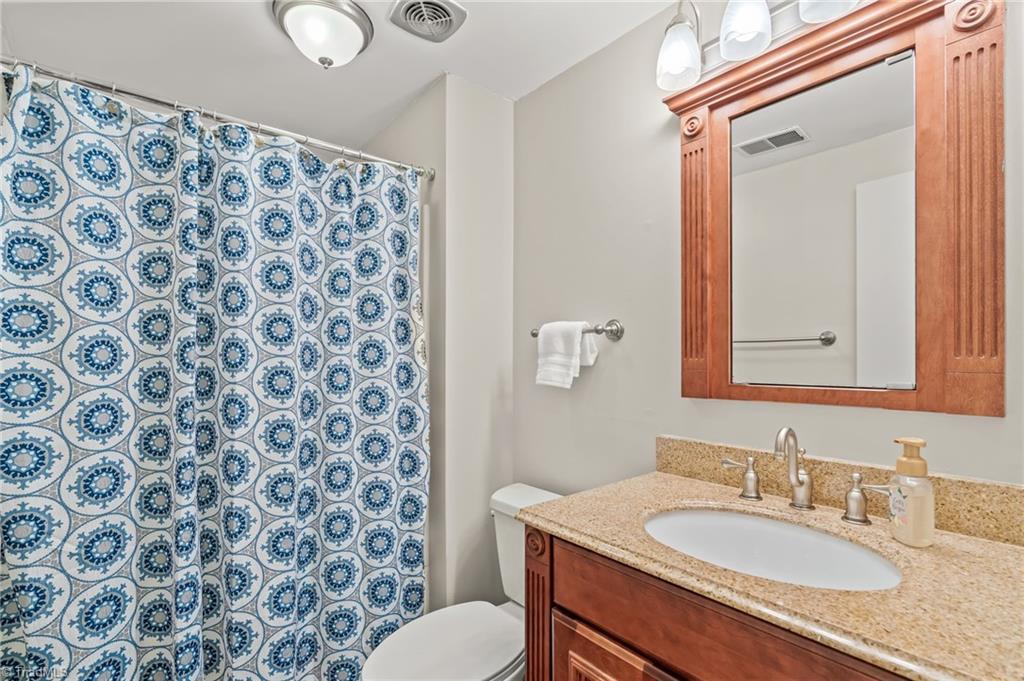 128 Lamplighter Circle, Winston-Salem