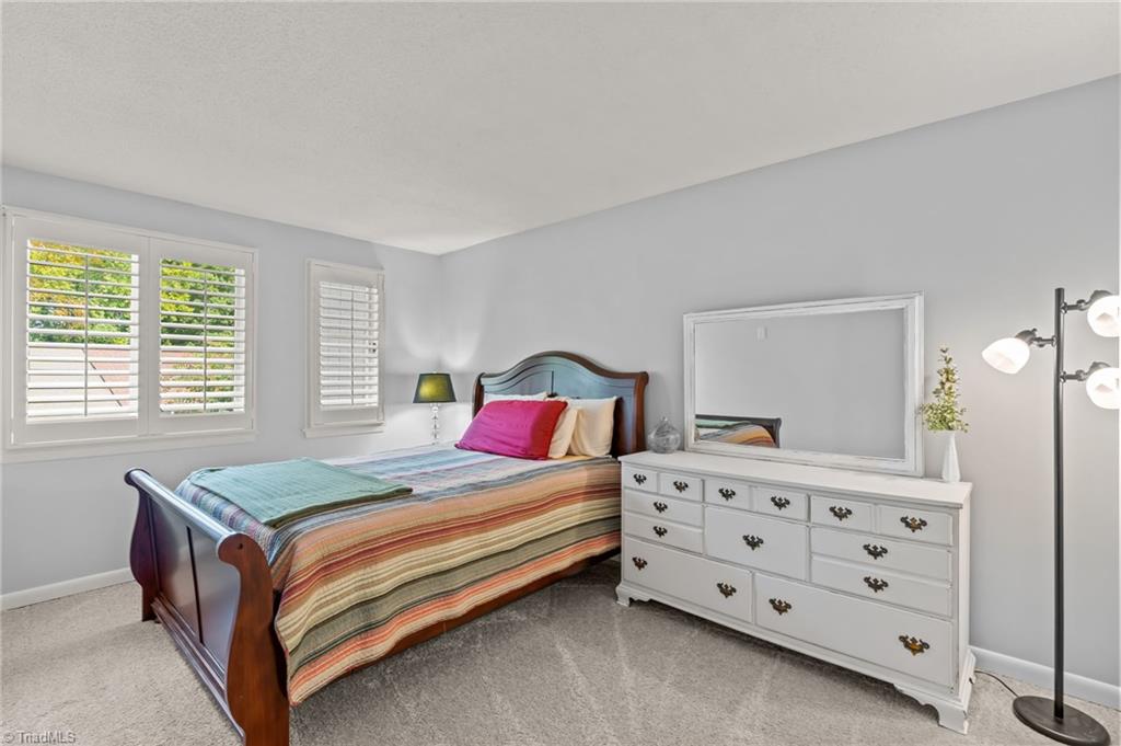 128 Lamplighter Circle, Winston-Salem