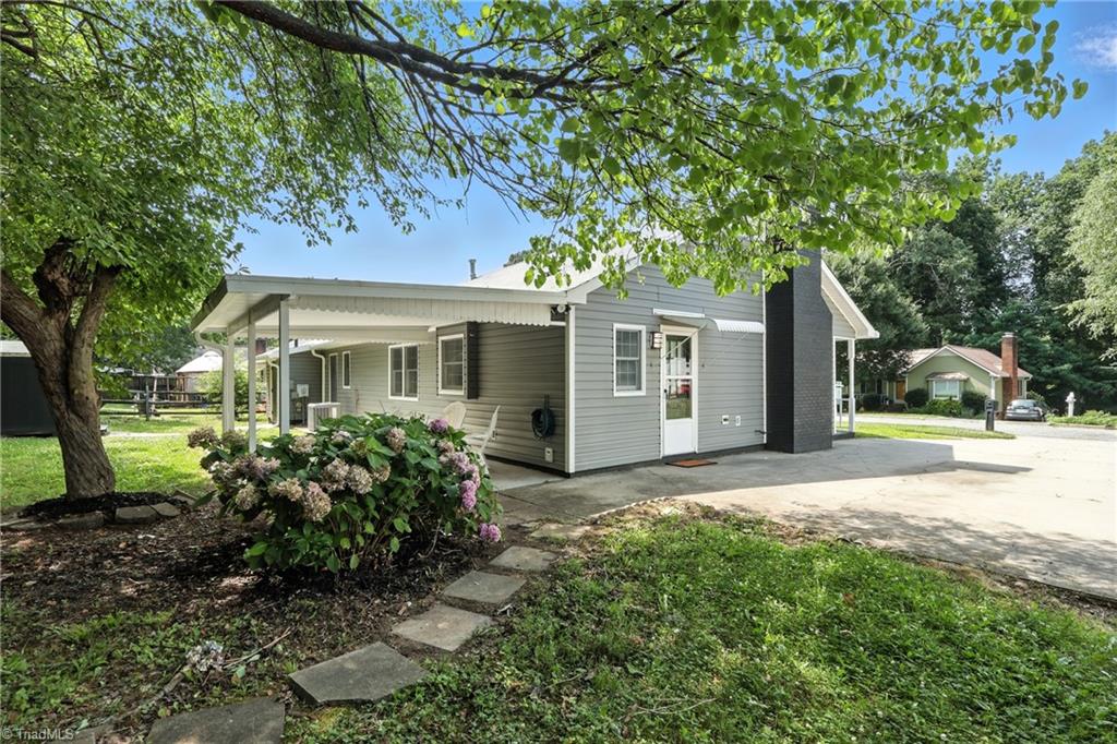 1808 Rivertrace Point