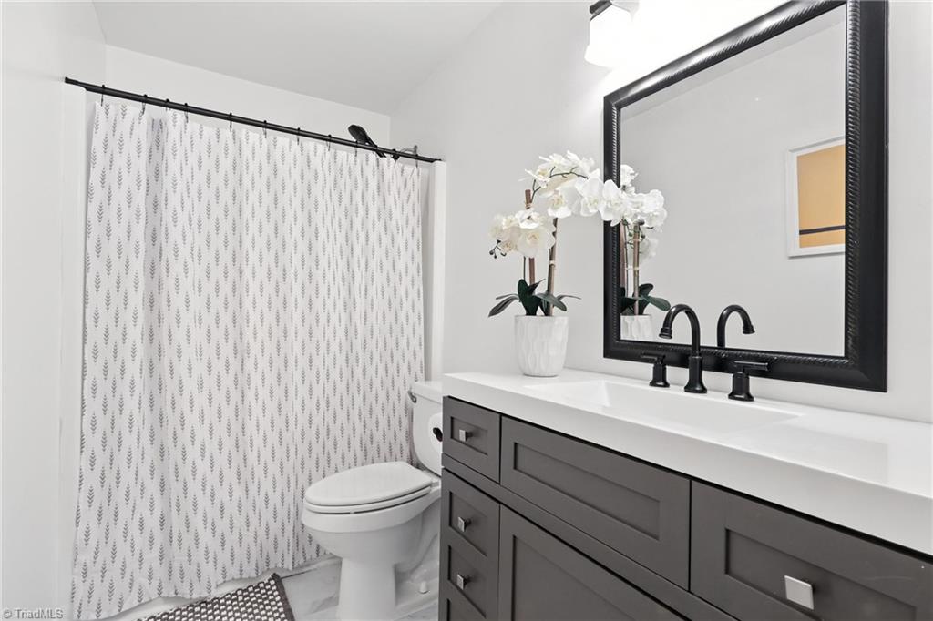 1808 Rivertrace Point