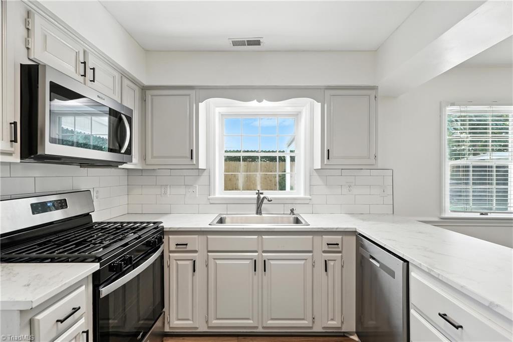 1808 Rivertrace Point