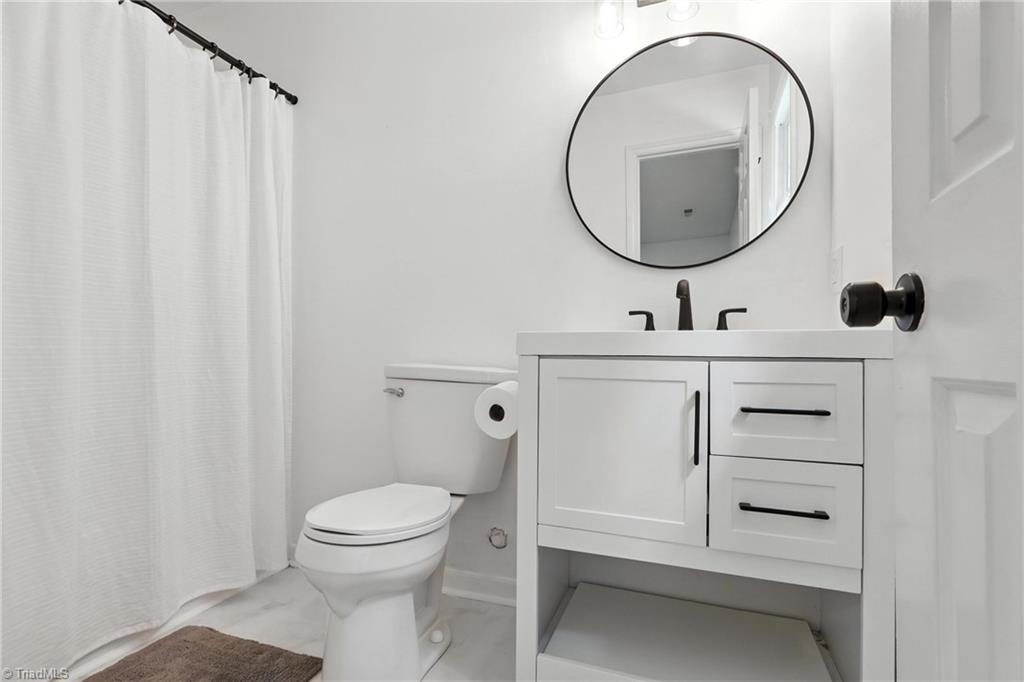 1808 Rivertrace Point