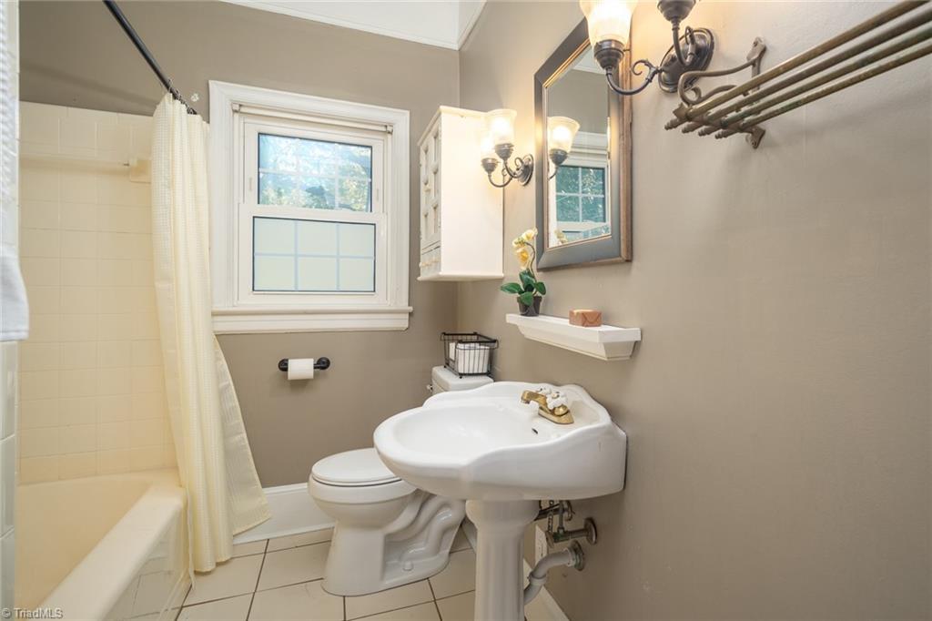 812 W Westwood Avenue