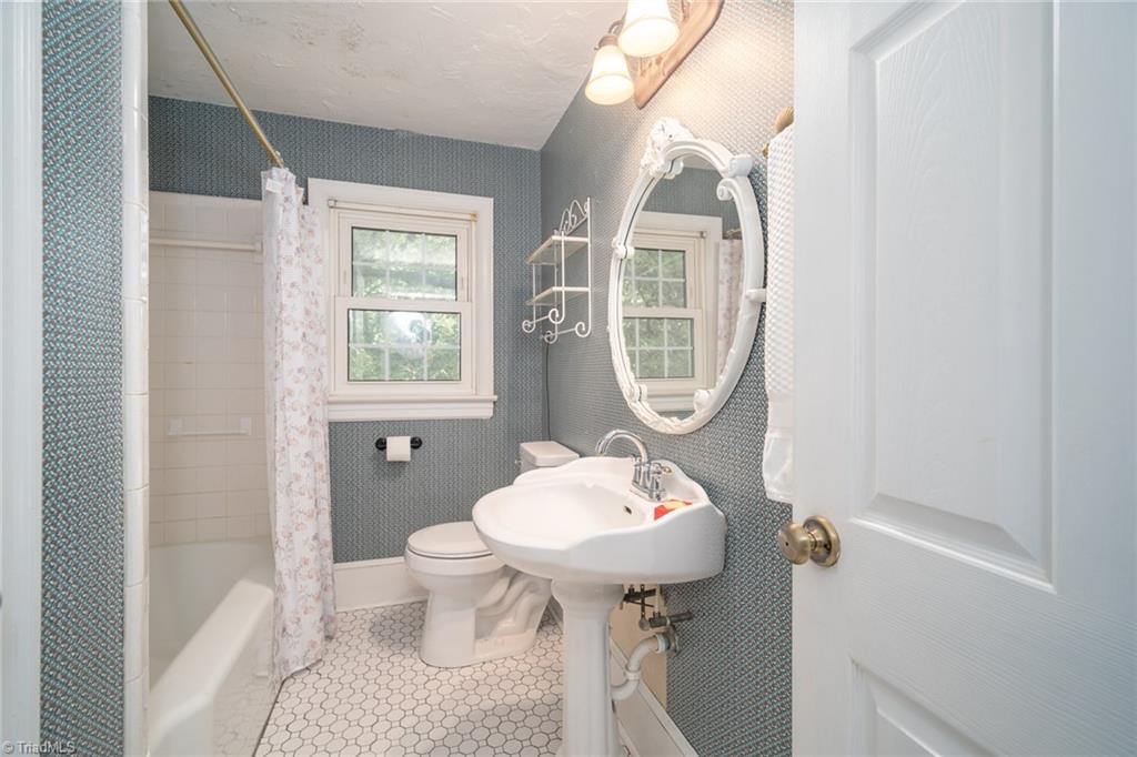 812 W Westwood Avenue