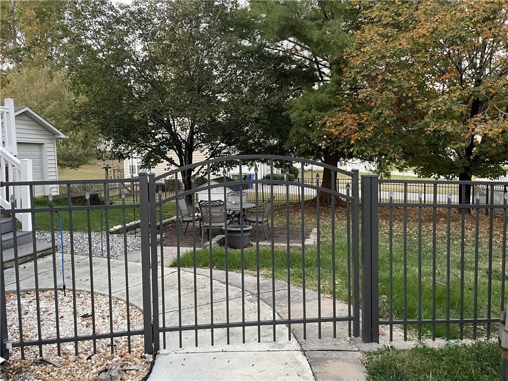 1233 Salem Crossing Road