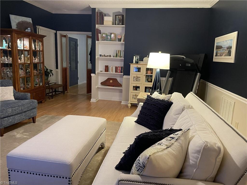 1233 Salem Crossing Road