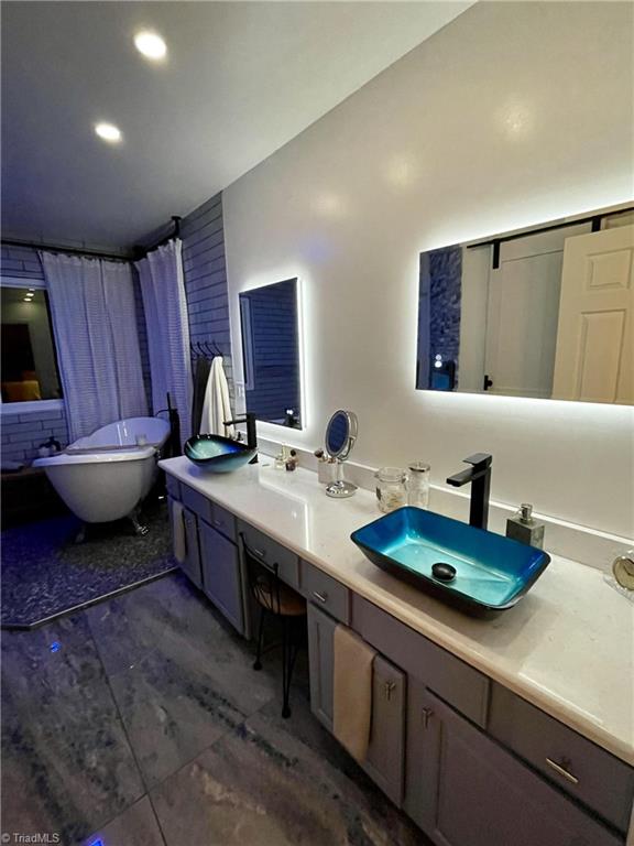 1233 Salem Crossing Road