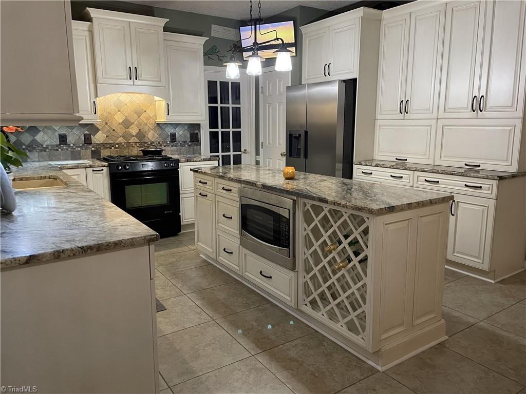 1233 Salem Crossing Road